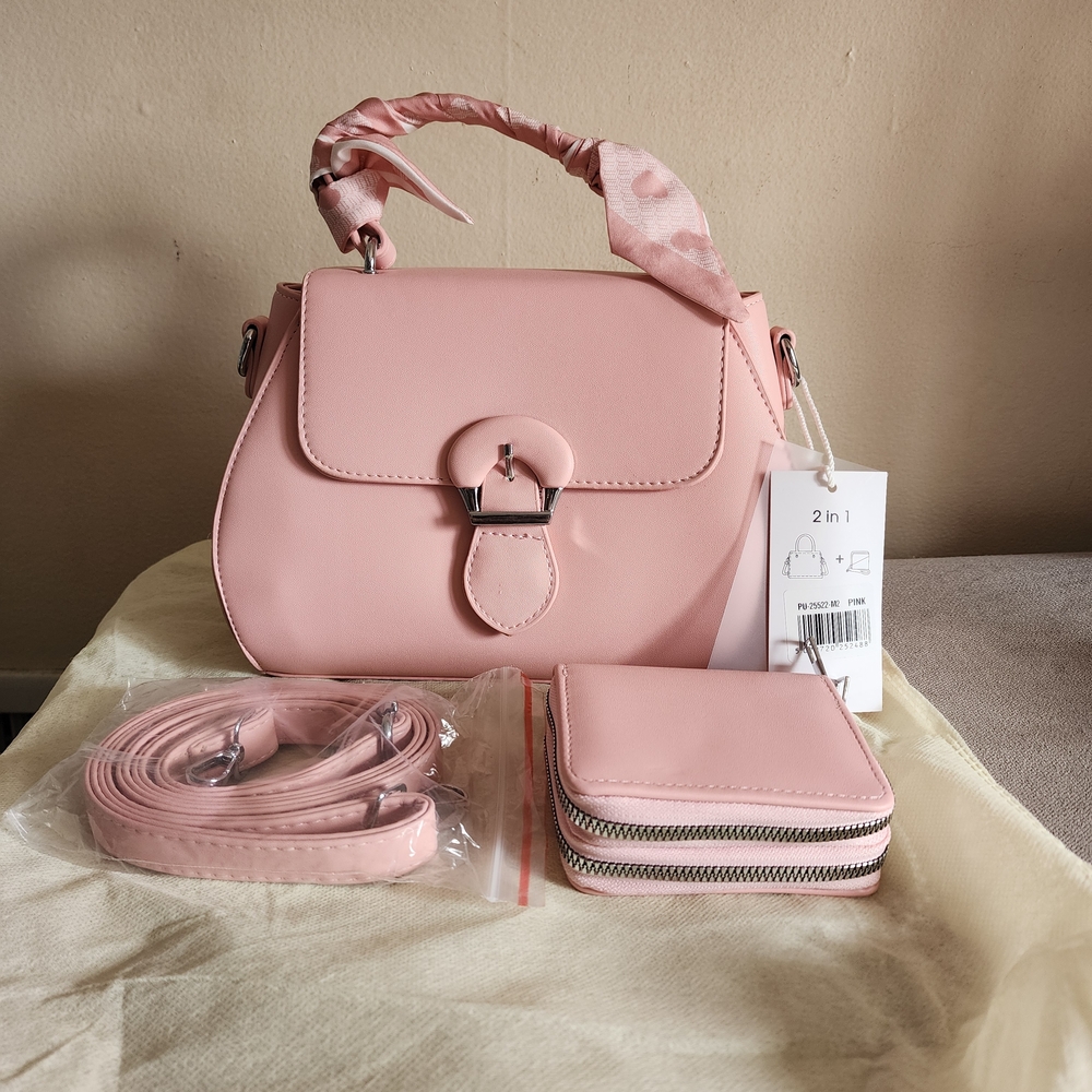 NWT 2 Piece VEGAN LEATHER Chic Pink Crossbody Bag Set. Perfect For Spring!